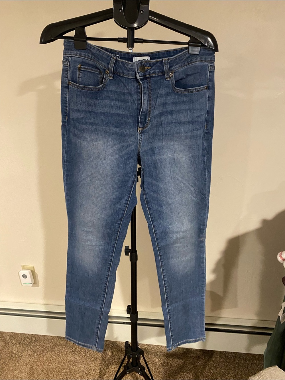Women’s Skinny Jeans in Medium Blue Stretch Denim